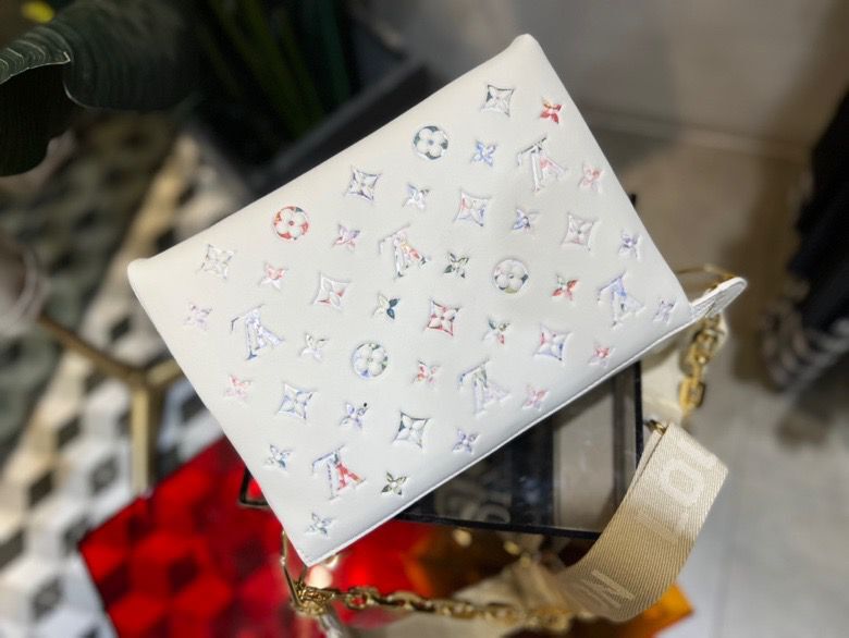 LV Coussin PM Puffy White For Women, Shoulder And Crossbody Bags 10.2n/26cm LV M21209