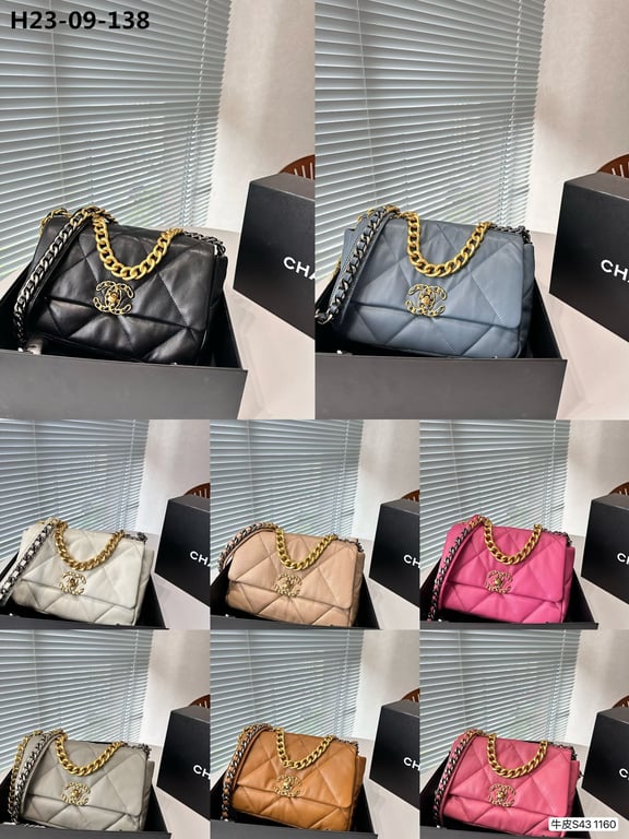 CHL 19 LAMBSKIN QUILTED HANDBAG LIGHT GREY 26CM