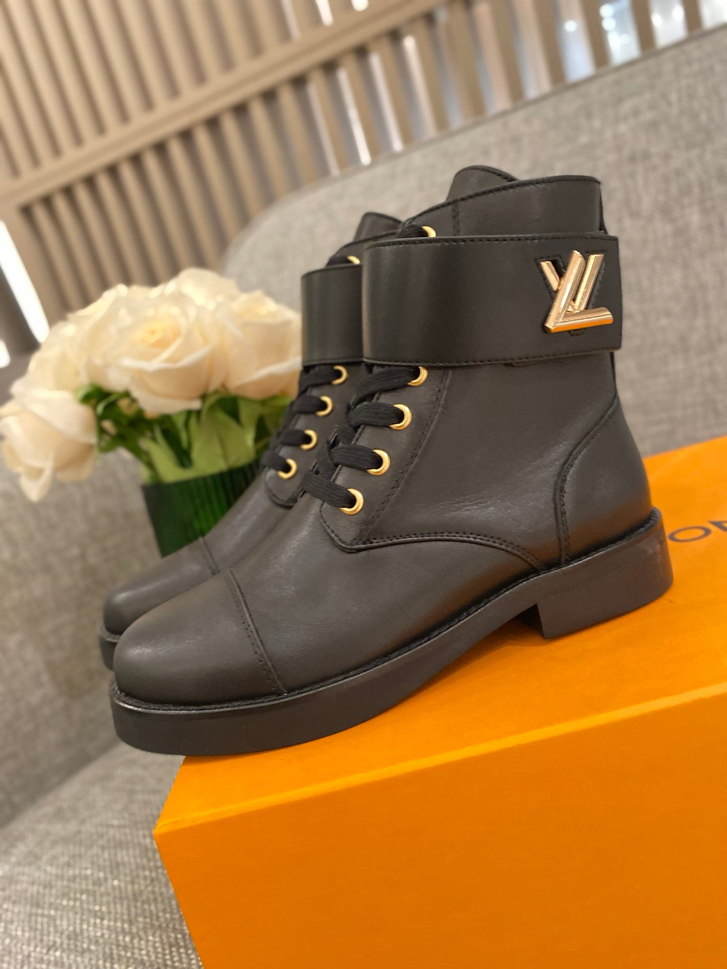New Arrival  LUV BOOTS 052
