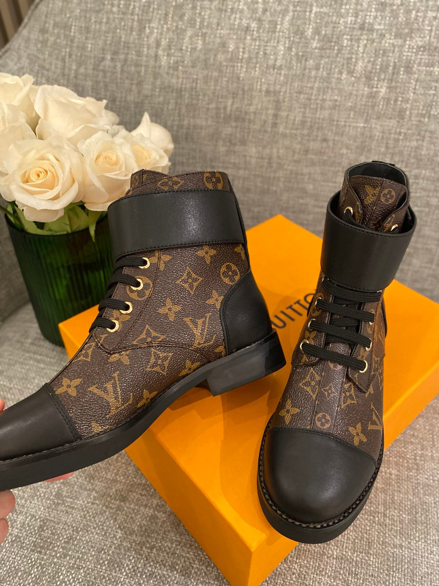 New Arrival  LUV BOOTS 051