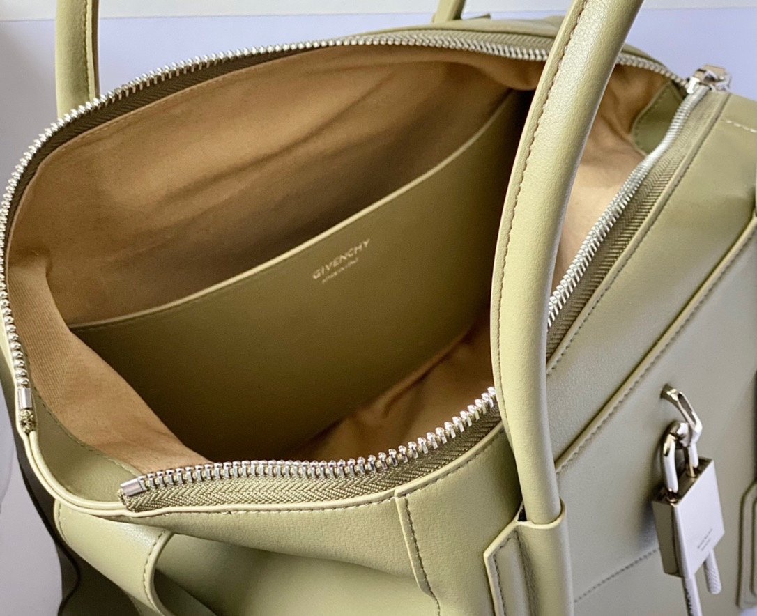 gv Small Antigona Soft Bag Green For Women, Handbags, Shoulder Bags 17.7in/45cm GVC 