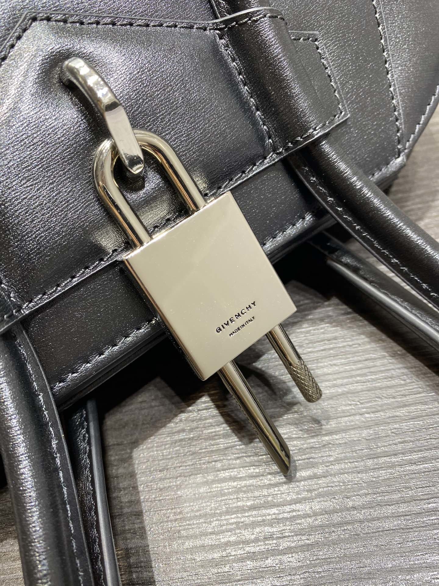 gv Mini Antigona Lock Bag Black For Women, Handbags, Shoulder Bags 8.7in/22cm GVC