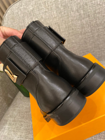 New Arrival  LUV BOOTS 052