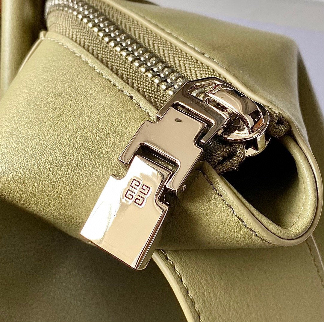 gv Small Antigona Soft Bag Green For Women, Handbags, Shoulder Bags 17.7in/45cm GVC 