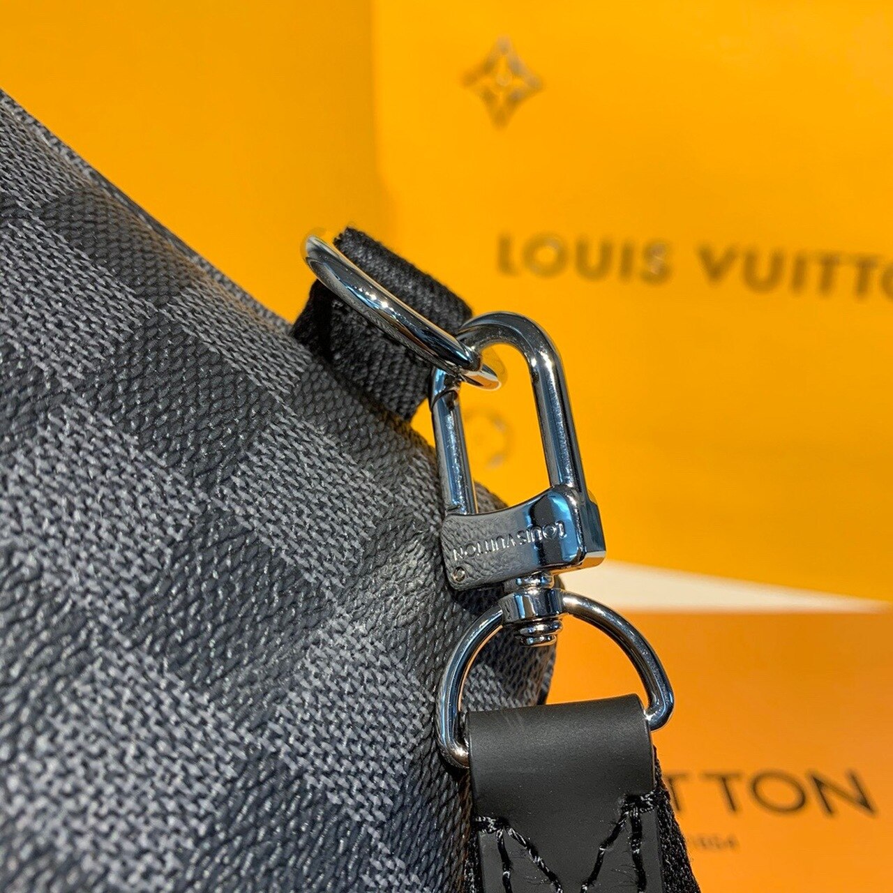 LV Avenue Sling Bag 32cm Damier Graphite Canvas Spring/Summer Collection M41719, Black