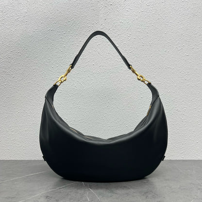 CE Medium Leandre Bag In Supple Black For Women 14in/35cm 197263DV7.38NO