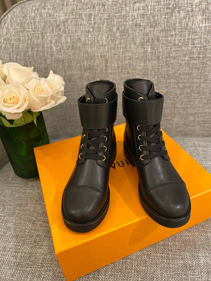 New Arrival  LUV BOOTS 052