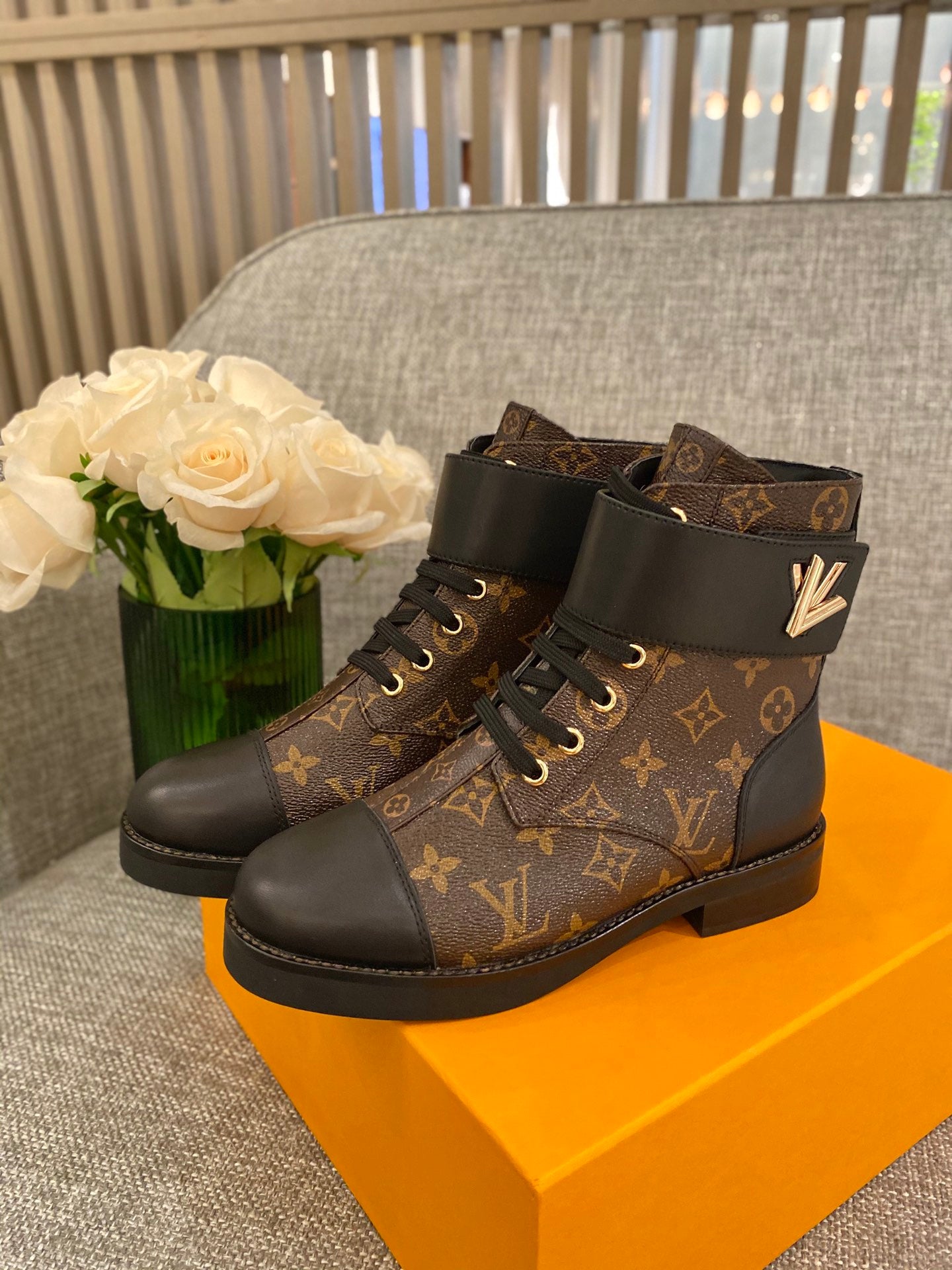 New Arrival  LUV BOOTS 051