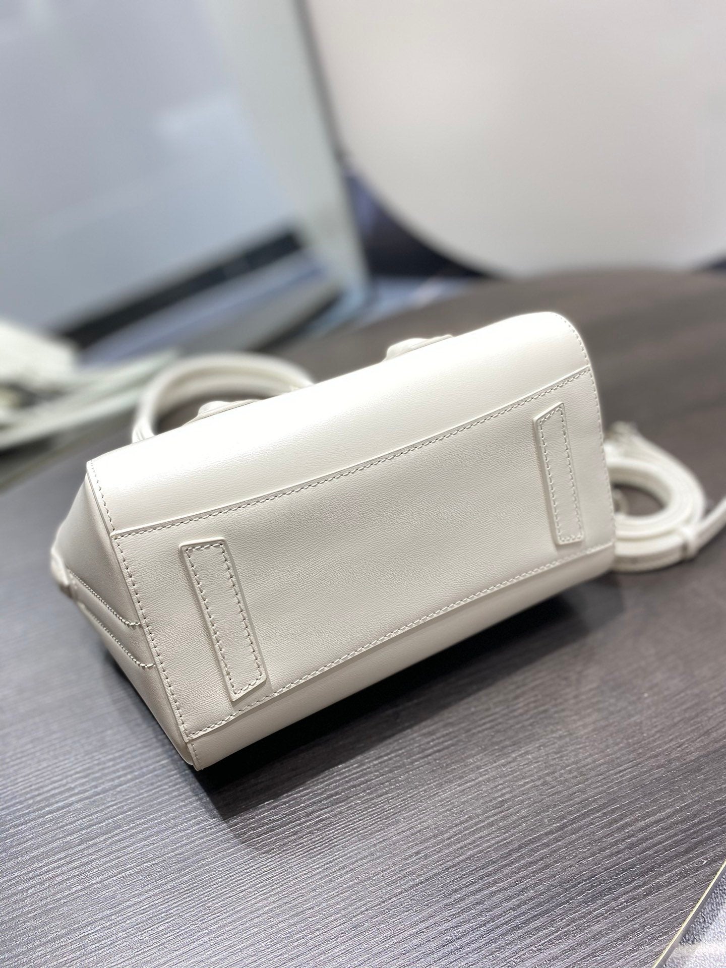 gv Mini Antigona Lock Bag Ivory For Women, Handbags, Shoulder Bags 8.7in/22cm GVC BB50J0B16S-105