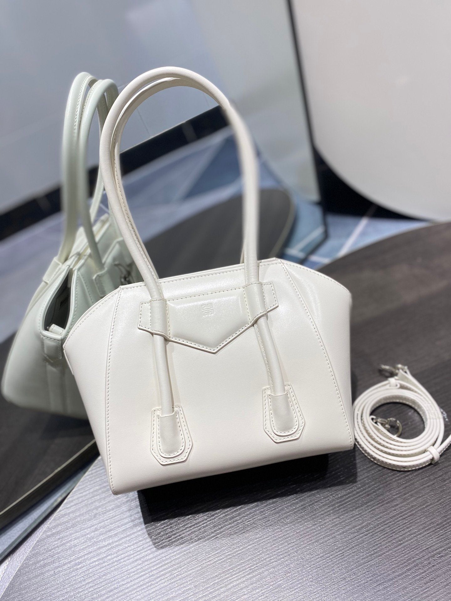 gv Mini Antigona Lock Bag Ivory For Women, Handbags, Shoulder Bags 8.7in/22cm GVC BB50J0B16S-105