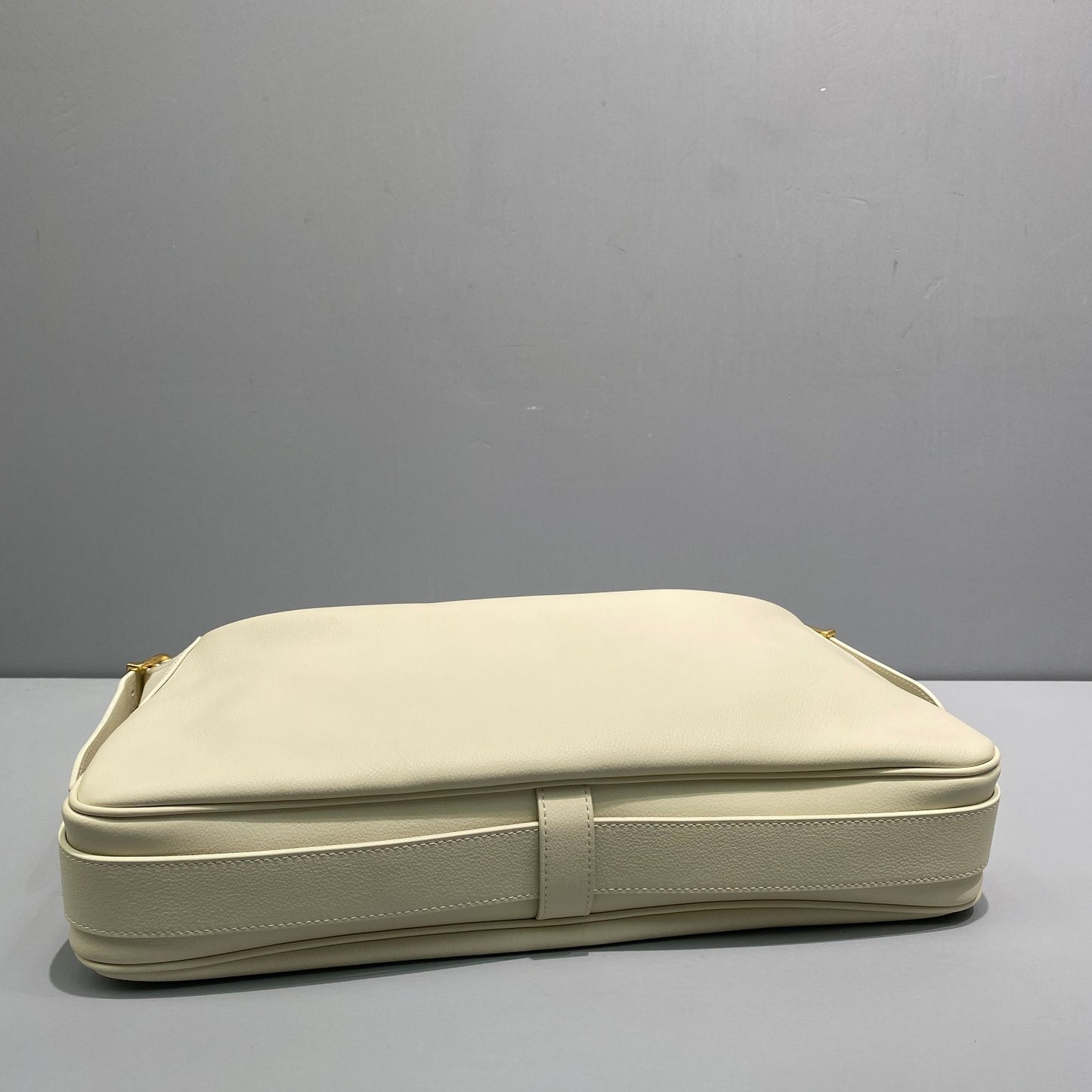 CE Medium Romy In Supple White For Women 13in/34cm 197443DPJ.01RC