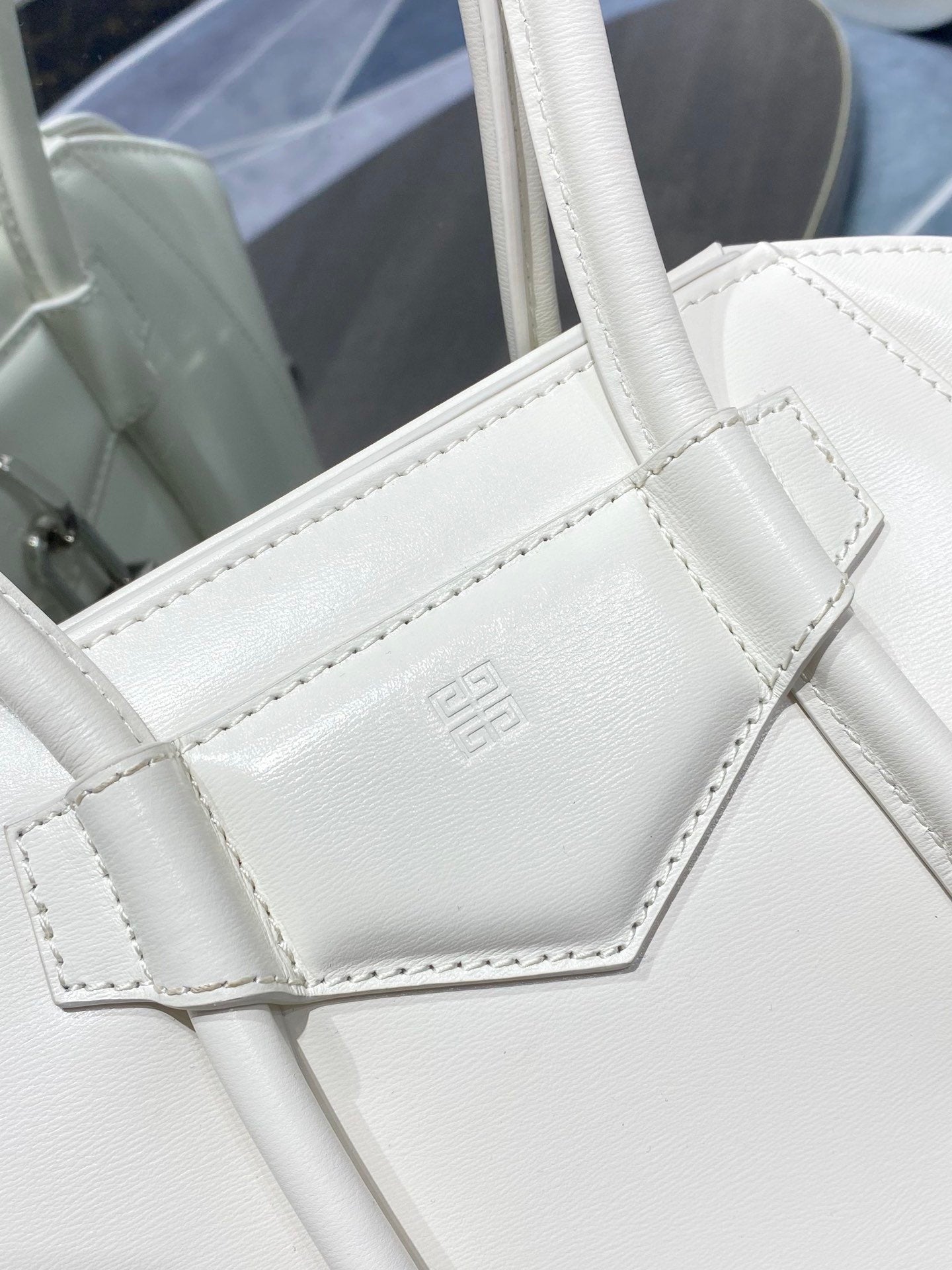 gv Mini Antigona Lock Bag Ivory For Women, Handbags, Shoulder Bags 8.7in/22cm GVC BB50J0B16S-105