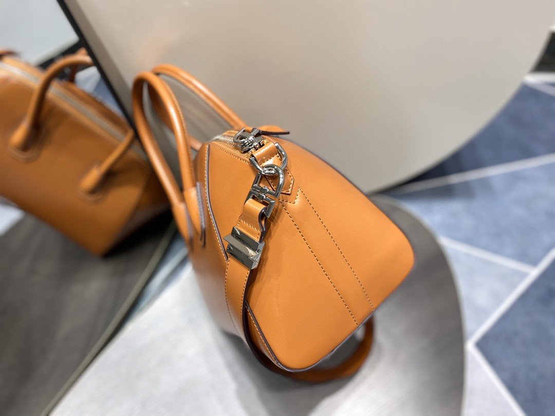 gv Mini Antigona Sport Bag Caramel Brown For Women, Handbags, Shoulder Bags 8.7in/22cm GVC