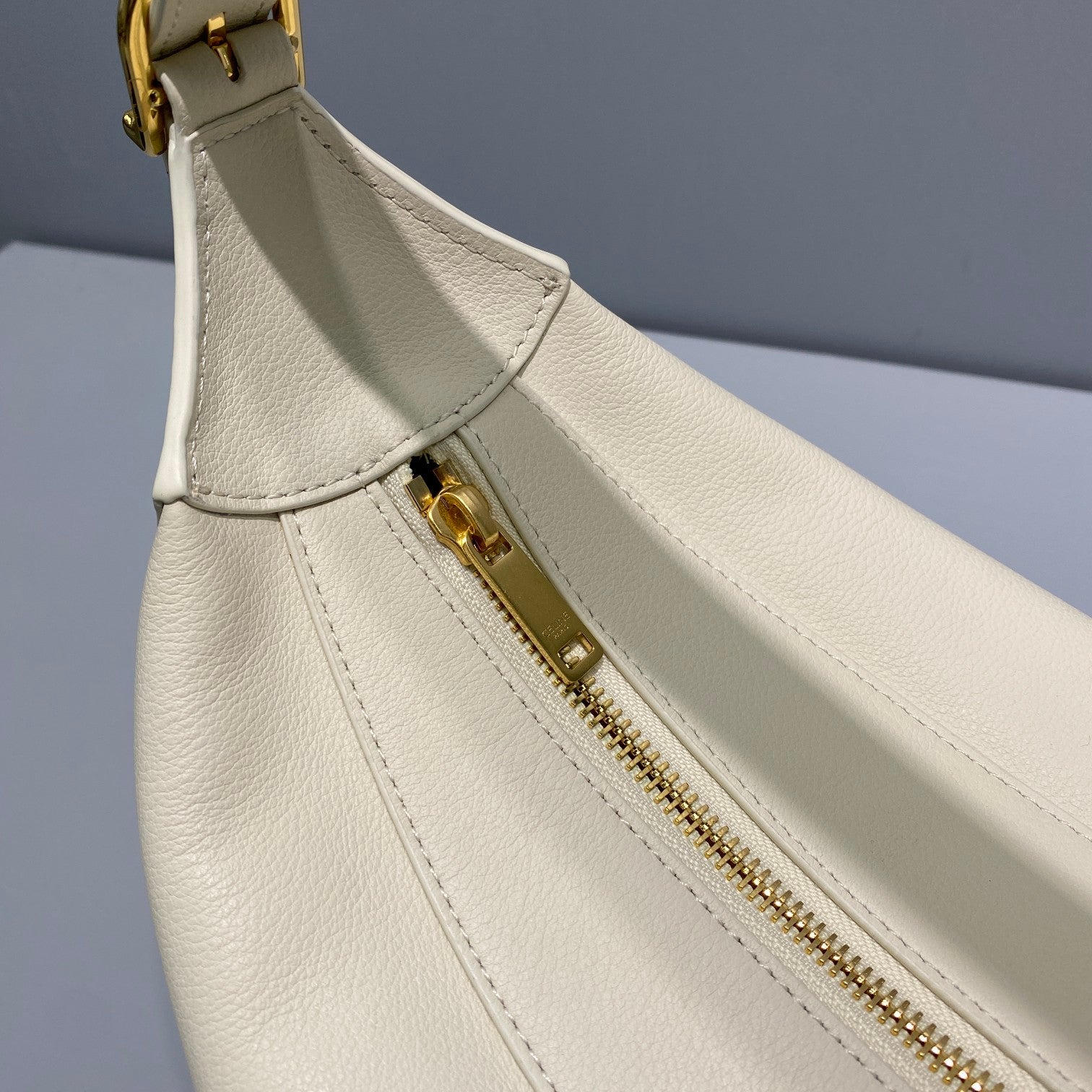 CE Medium Romy In Supple White For Women 13in/34cm 197443DPJ.01RC