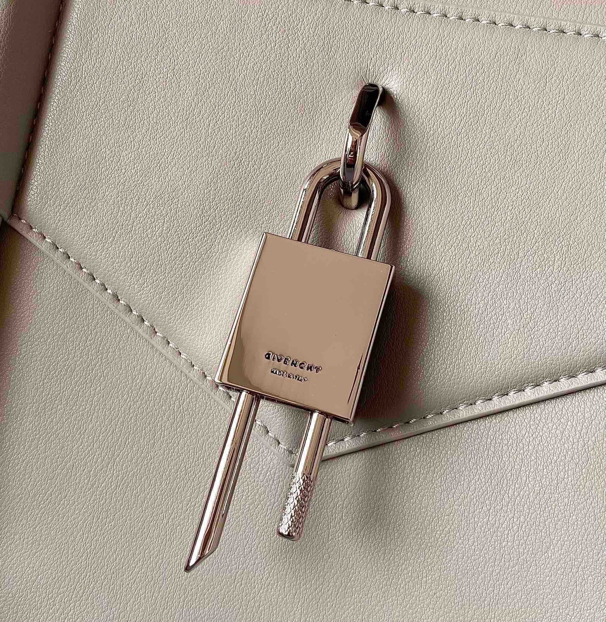 gv Small Antigona Soft Bag Beige For Women, Handbags, Shoulder Bags 17.7in/45cm GVC 