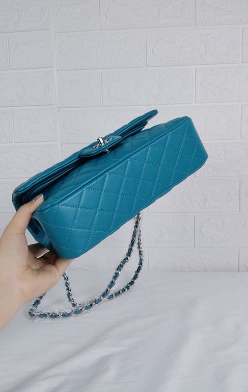 CHL CLASSIC MEDIUM LAMBSKIN FLAP DARK TURQUOISE CAVIAR SILVER 25CM