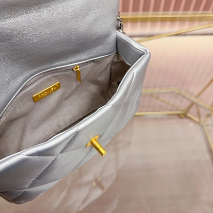 CHL 19 FLAP BAG IN SILVER LAMBSKIN 25CM