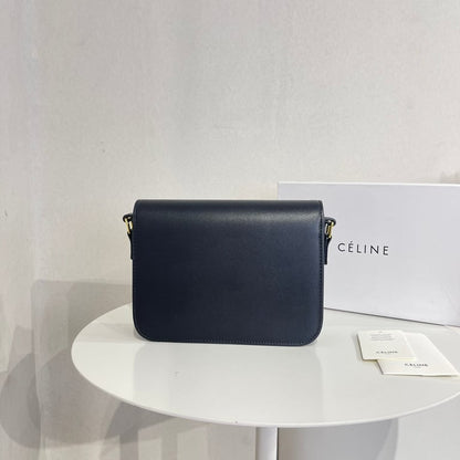 CE TEEN TRIOMPHE BAG IN SHINY CALFSKIN BLACK 18CM 1