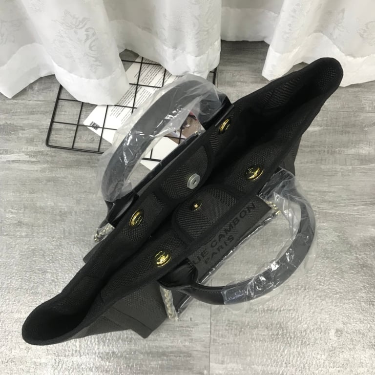 CHL CANVAS LARGE BLACK TOTE BAG 38CM A66941