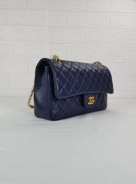 CHL CLASSIC MEDIUM LAMBSKIN FLAP NAVY AND GOLD 25CM