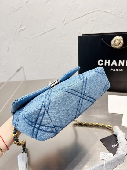 CHL BLUE DENIM QUILTED MEDIUM 19 FLAP 26CM