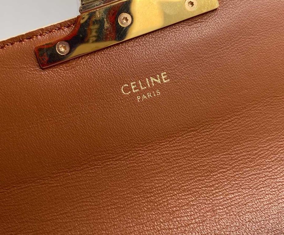 CE TRIOMPHE SHOULDER BAG IN SHINY CALFSKIN GOLD CC WHITE