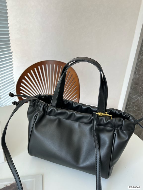 CE SMALL CABAS DRAWSTRING CUIR TRIOMPHE IN SMOOTH CALFSKIN BLACK 24CM