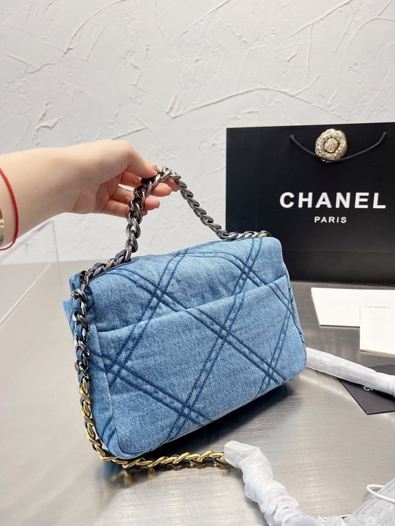 CHL BLUE DENIM QUILTED MEDIUM 19 FLAP 26CM