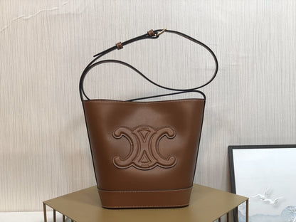 CE TAN CUIR TRIOMPHE IN SMOOTH CALFSKIN BAG BUCKET