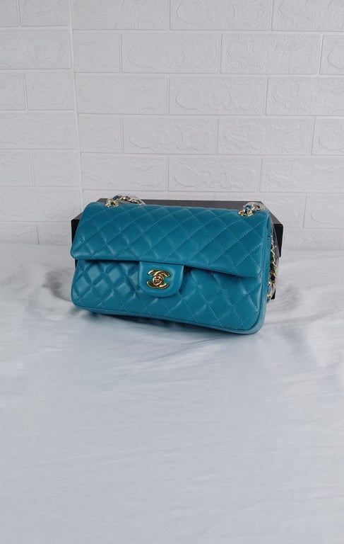 CHL CLASSIC MEDIUM LAMBSKIN FLAP DARK TURQUOISE CAVIAR AND GOLD 25CM
