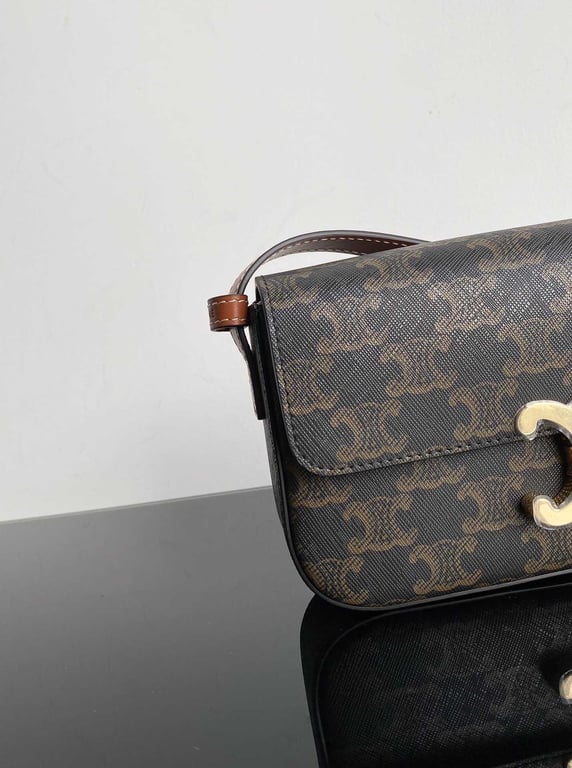 CE TRIOMPHE SHOULDER BAG IN SHINY CALFSKIN TAN