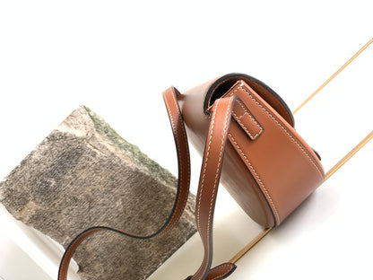 CE BAG BESACE CUIR TRIOMPHE IN SMOOTH CALFSKIN TAN 23CM