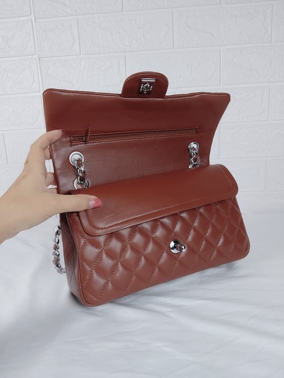 CHL CLASSIC MEDIUM LAMBSKIN FLAP BROWN AND SILVER 25CM
