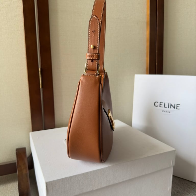 CE AVA TRIOMPHE SOFT BAG IN SMOOTH CALFSKIN TAN
