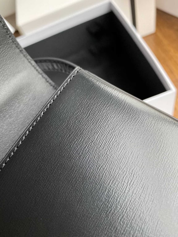 CE TRIOMPHE SHOULDER BAG IN SHINY CALFSKIN BLACK
