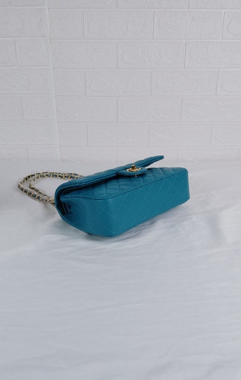 CHL CLASSIC MEDIUM LAMBSKIN FLAP DARK TURQUOISE CAVIAR AND GOLD 25CM
