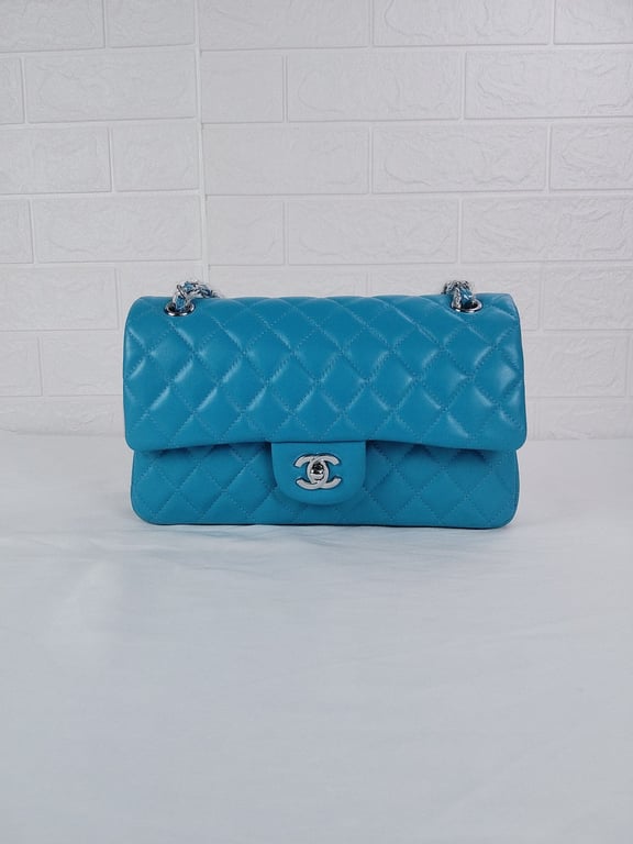 CHL CLASSIC MEDIUM LAMBSKIN FLAP BAG BLUE SILVER 25CM