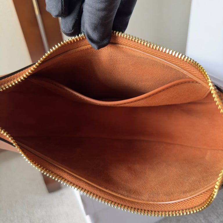 CE AVA TRIOMPHE SOFT BAG IN SMOOTH CALFSKIN TAN