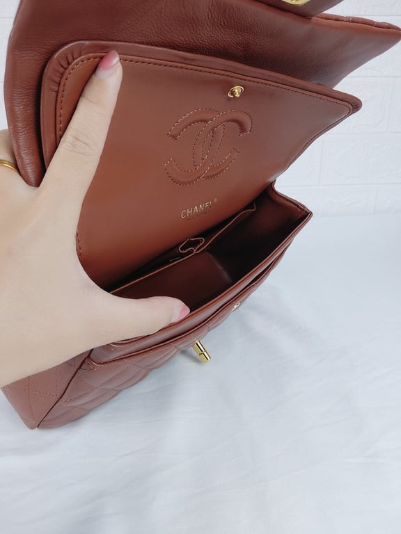 CHL CLASSIC MEDIUM LAMBSKIN FLAP BROWN AND GOLD 25CM