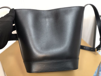 CE BLACK CUIR TRIOMPHE IN SMOOTH CALFSKIN BAG BUCKET