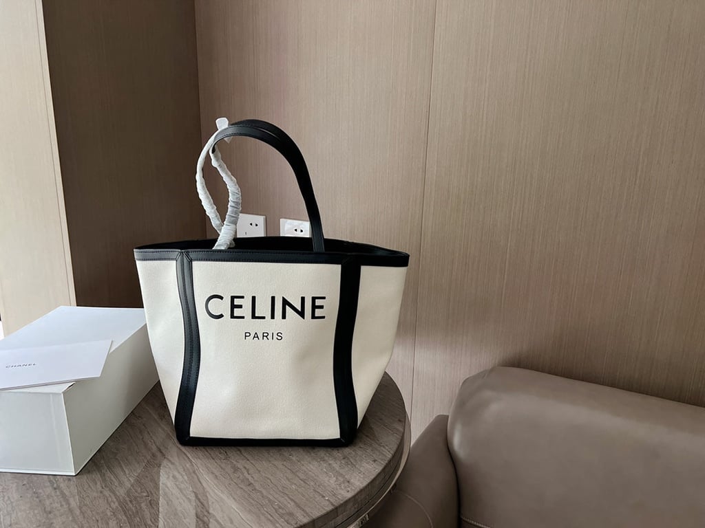 CE LARGE SQUARE IN TEXTILE WITH PRINT AND CALFSKIN BLACK 48CM
