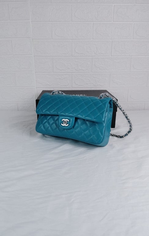 CHL CLASSIC MEDIUM LAMBSKIN FLAP DARK TURQUOISE CAVIAR SILVER 25CM