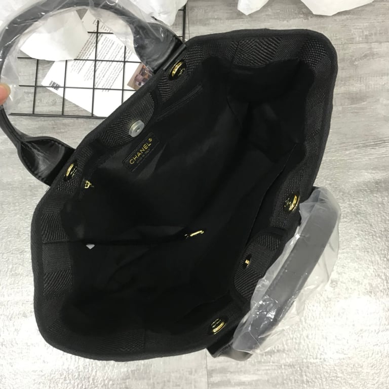 CHL CANVAS LARGE BLACK TOTE BAG 38CM A66941
