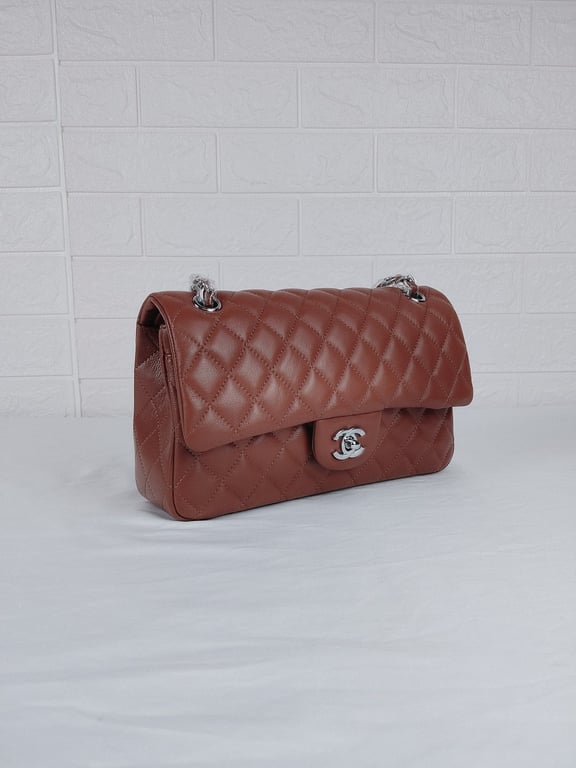 CHL CLASSIC MEDIUM LAMBSKIN FLAP BROWN AND SILVER 25CM