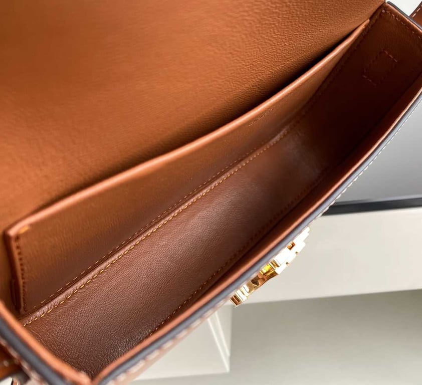 CE TRIOMPHE SHOULDER BAG IN SHINY CALFSKIN BROWN