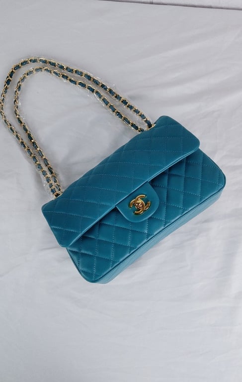 CHL CLASSIC MEDIUM LAMBSKIN FLAP DARK TURQUOISE CAVIAR AND GOLD 25CM