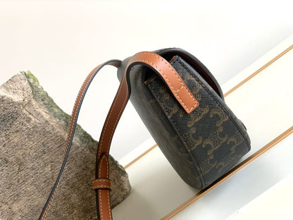 CE BAG BESACE CUIR TRIOMPHE IN TRIOMPHE CANVAS AND CALFSKIN TAN