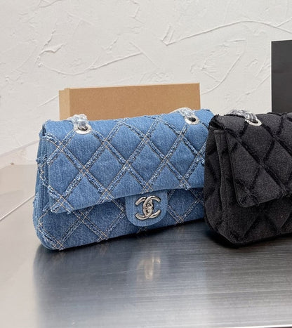 CHL CHAIN FLAP QUILTED DENIM JUMBO BLUE 25CM