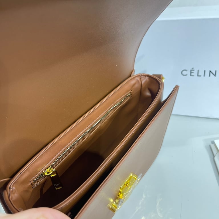 CE TEEN TRIOMPHE BAG IN SHINY CALFSKIN BROWN 18CM