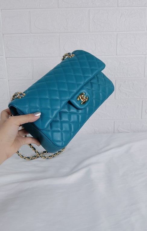 CHL CLASSIC MEDIUM LAMBSKIN FLAP DARK TURQUOISE CAVIAR AND GOLD 25CM